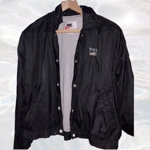 VINTAGE NIKE WINDBREAKER